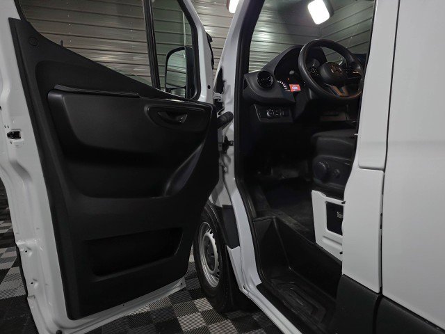 Used 2022 Mercedes-Benz Sprinter 2500 image 27