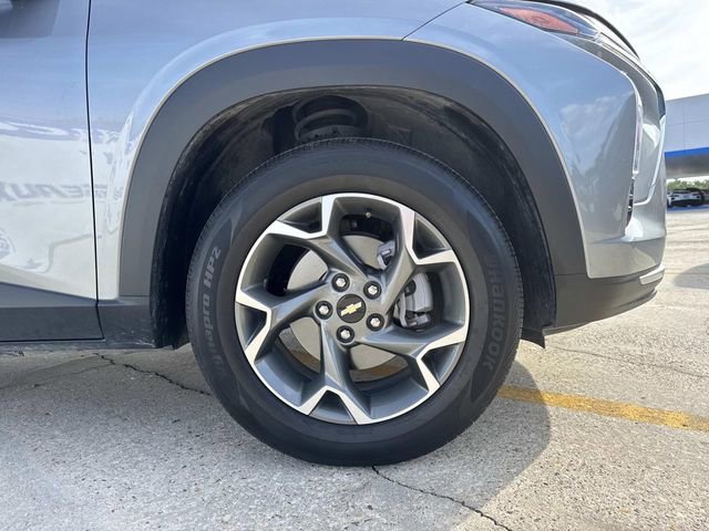 Used 2025 Chevrolet Trax LT w/ LT Convenience Package FWD image 7