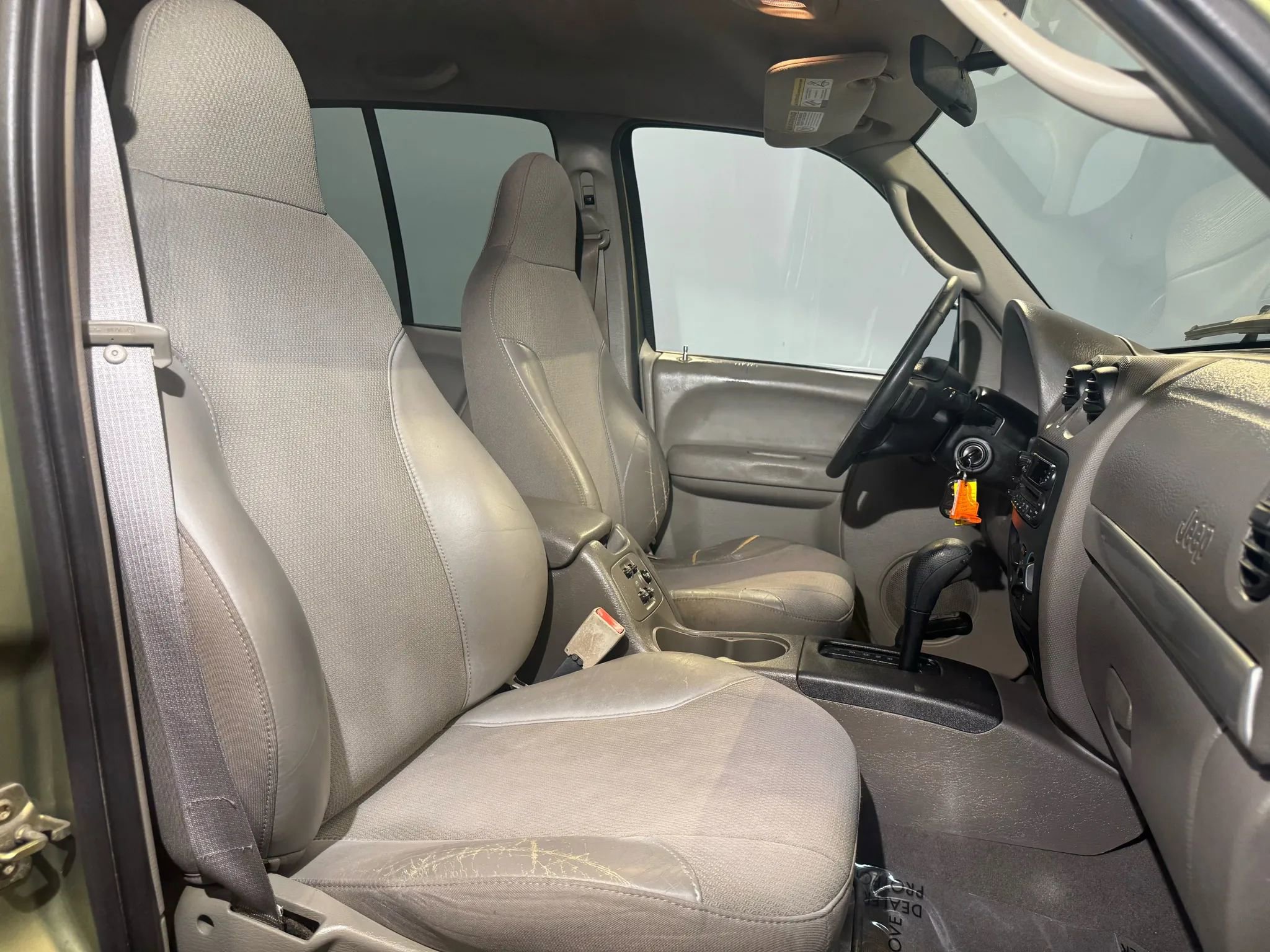 Used 2003 Jeep Liberty Renegade image 21