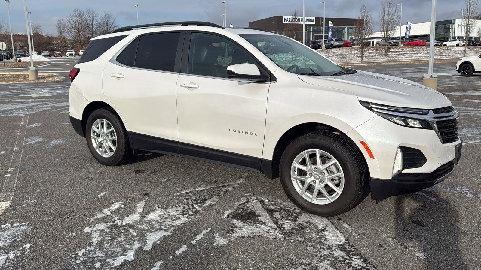 Used 2022 Chevrolet Equinox LT image 2