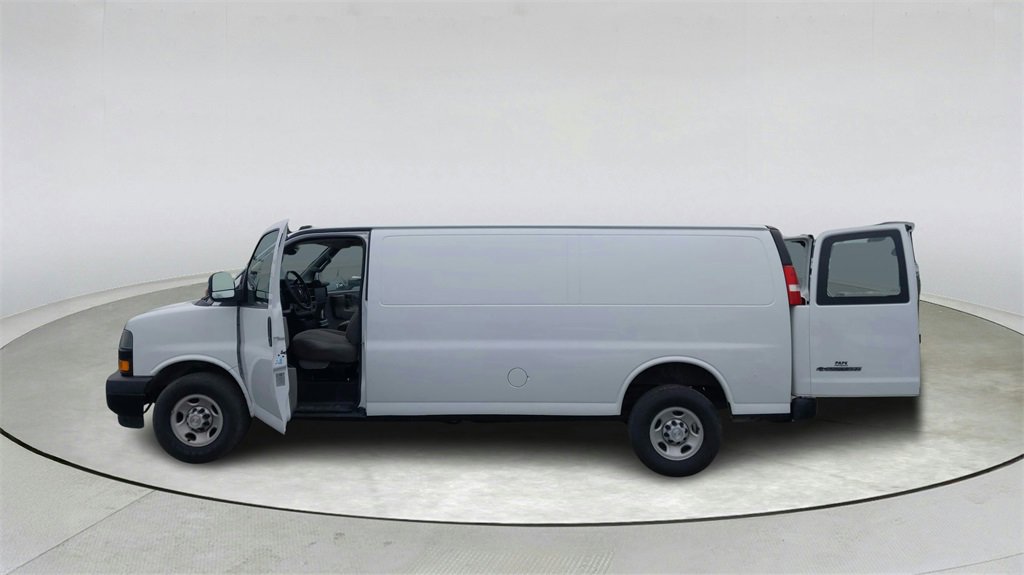 Used 2019 Chevrolet Express 3500 Extended w/ Driver Convenience Package image 11