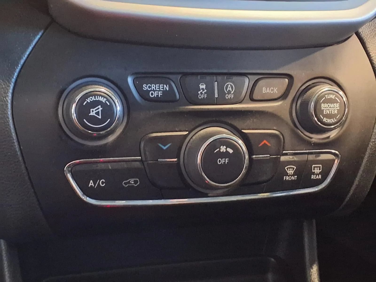 Used 2017 Jeep Cherokee Trailhawk w/ Cold Weather Group AWD/4WD image 21