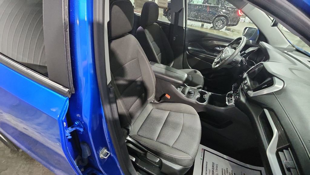 Used 2024 GMC Terrain SLE image 29