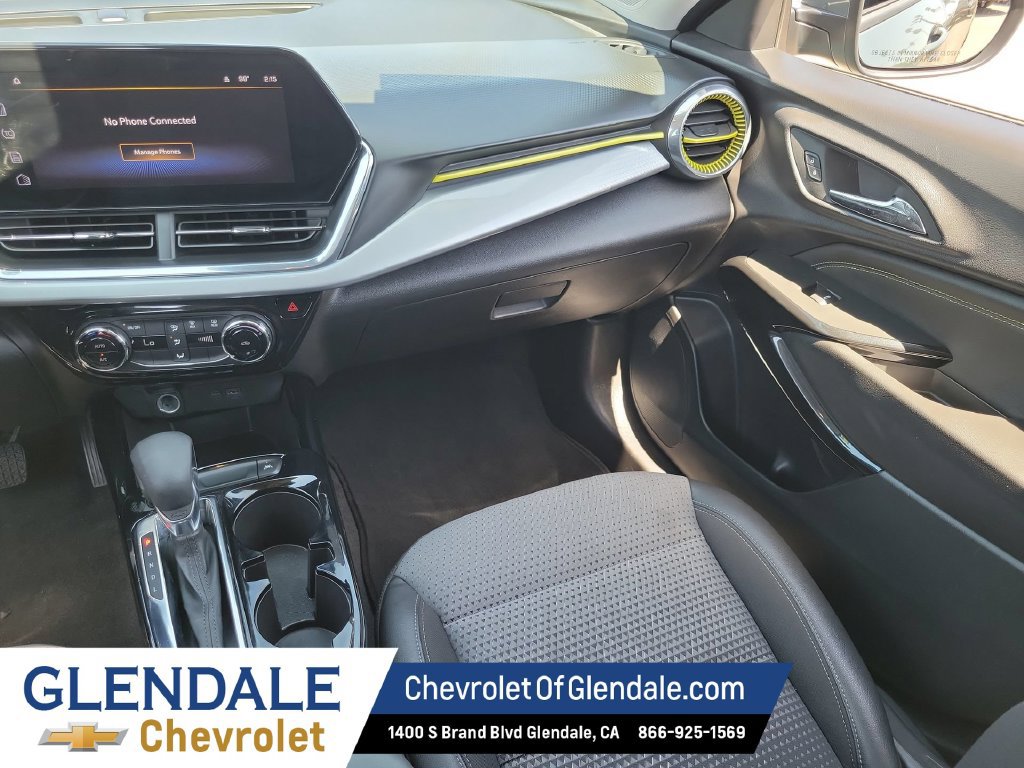 Used 2025 Chevrolet Trax LT FWD image 24