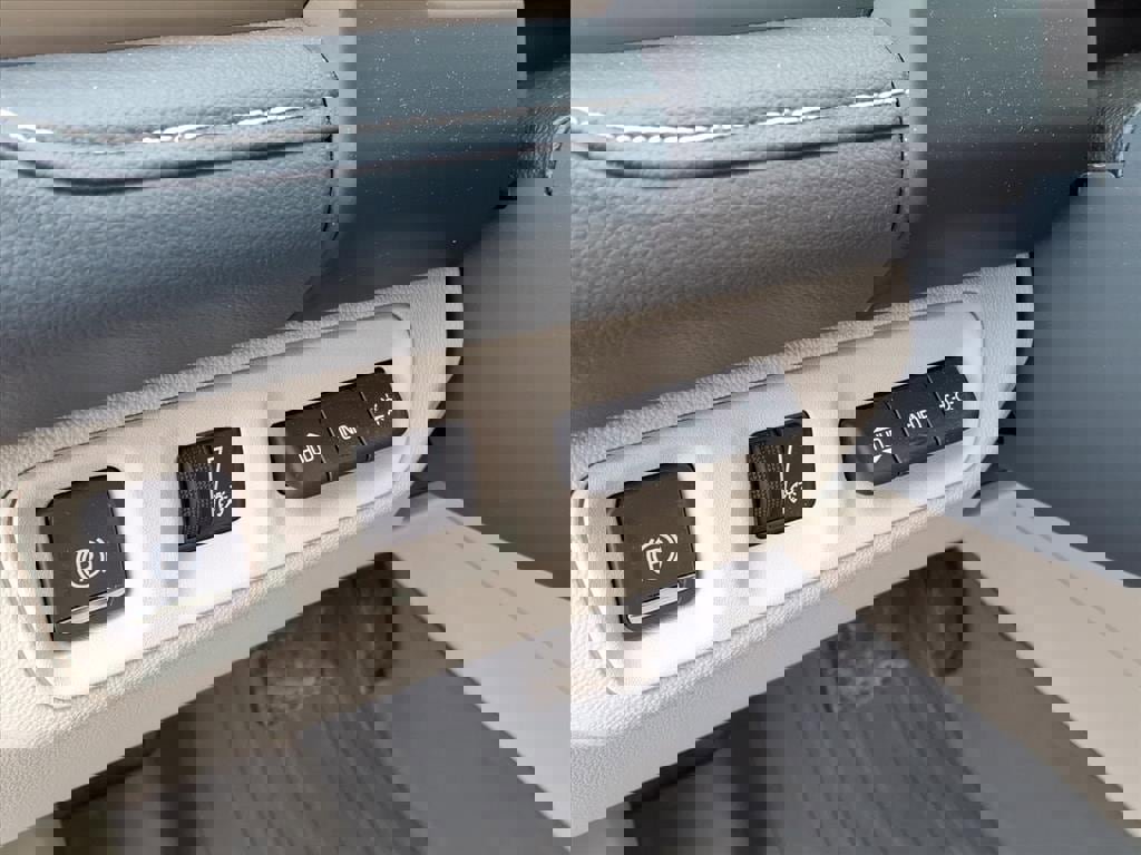 Used 2023 GMC Acadia Denali w/ Denali Technology Package image 11