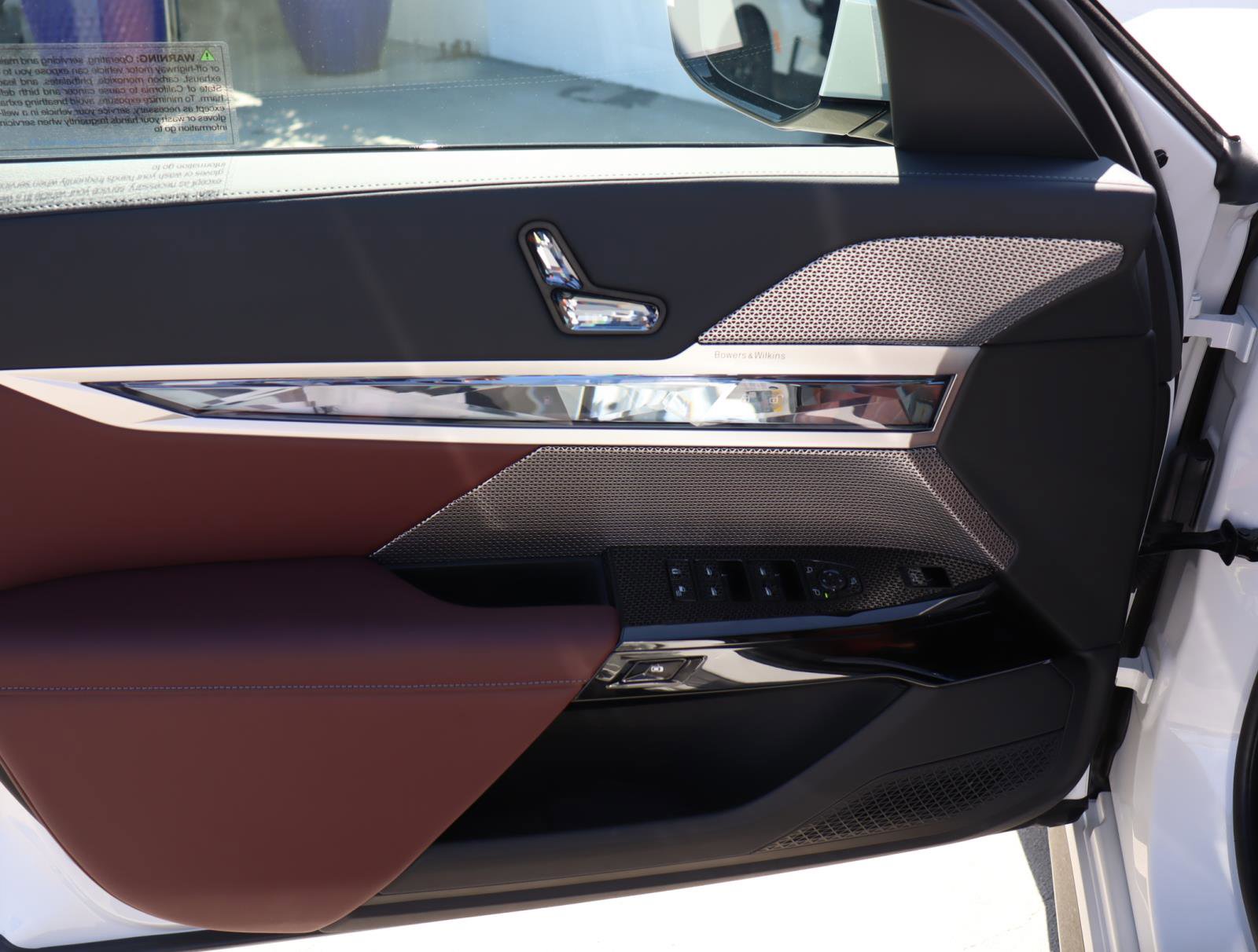 New 2026 BMW 750e xDrive image 15