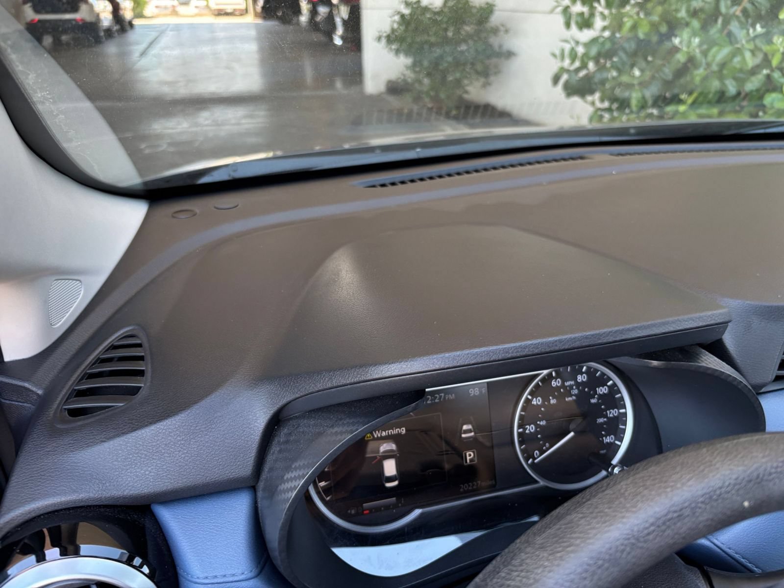 Used 2025 Nissan Versa SV FWD image 33