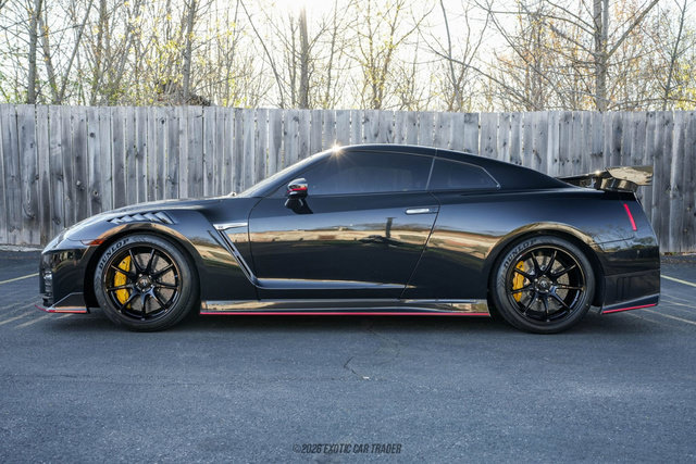 Used 2023 Nissan GT-R NISMO w/ Floor Mat Package AWD/4WD image 3