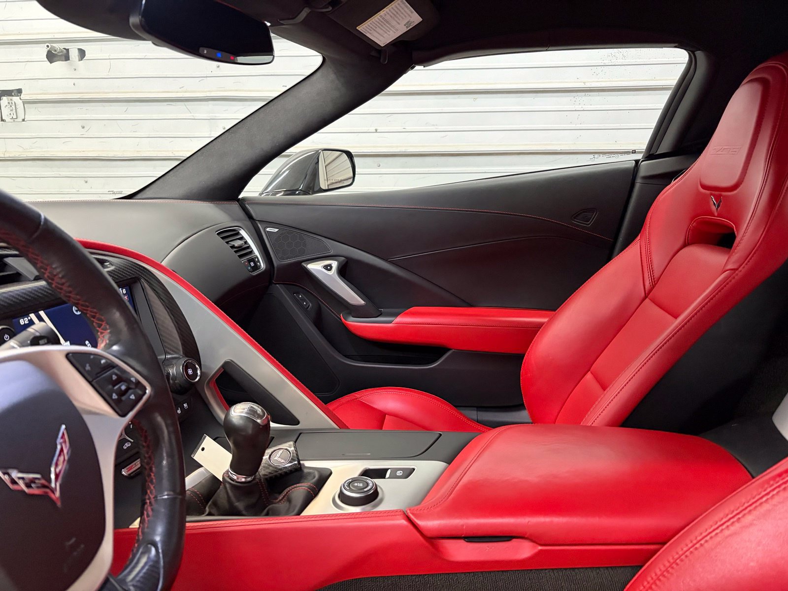 Used 2015 Chevrolet Corvette Z06 w/ 3LZ Preferred Equipment Group RWD image 26