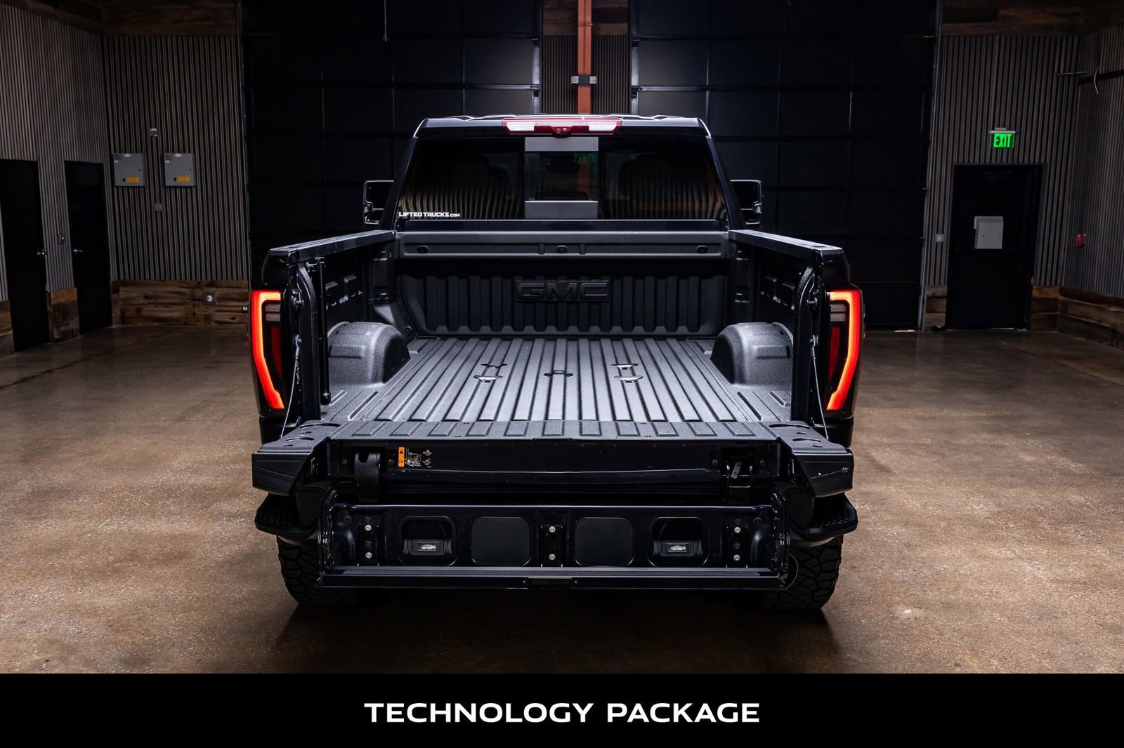 Used 2025 GMC Sierra 2500 AT4 w/ AT4 Premium Plus Package AWD/4WD image 8