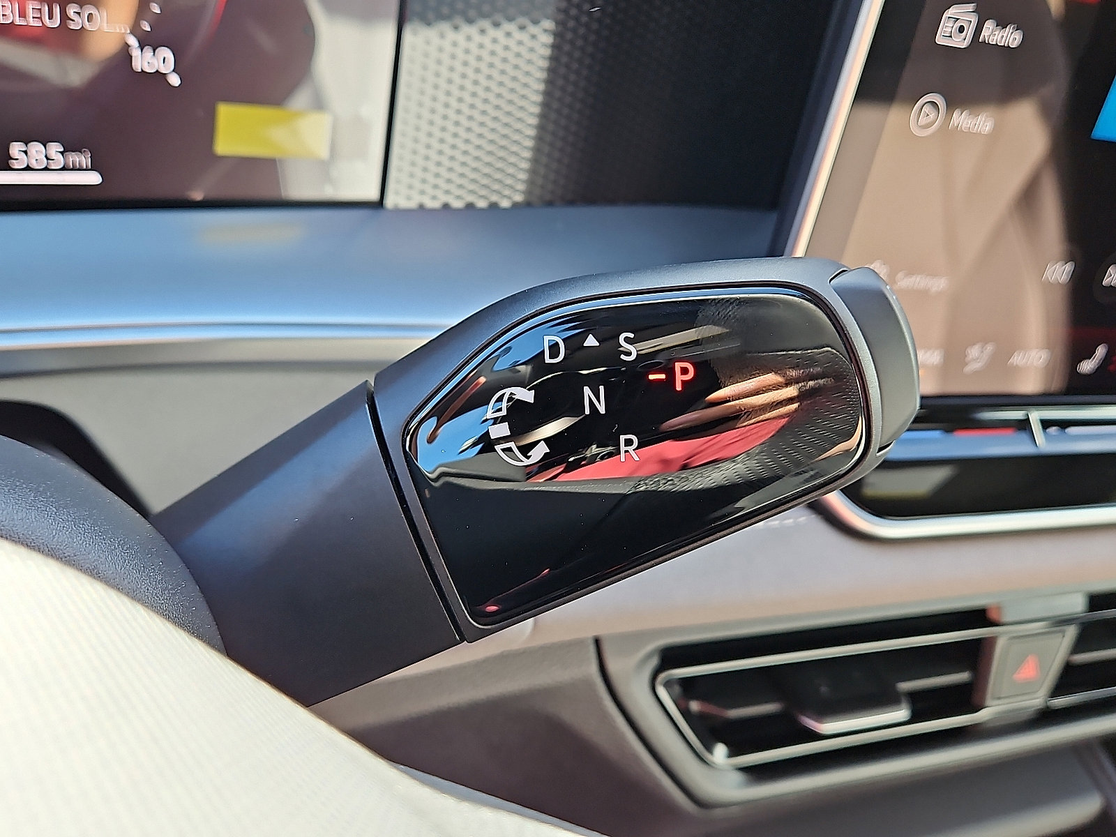 New 2026 Volkswagen Tiguan SE R-Line image 20