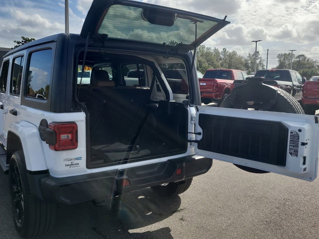 Used 2021 Jeep Wrangler Unlimited Sahara w/ Cold Weather Group image 9