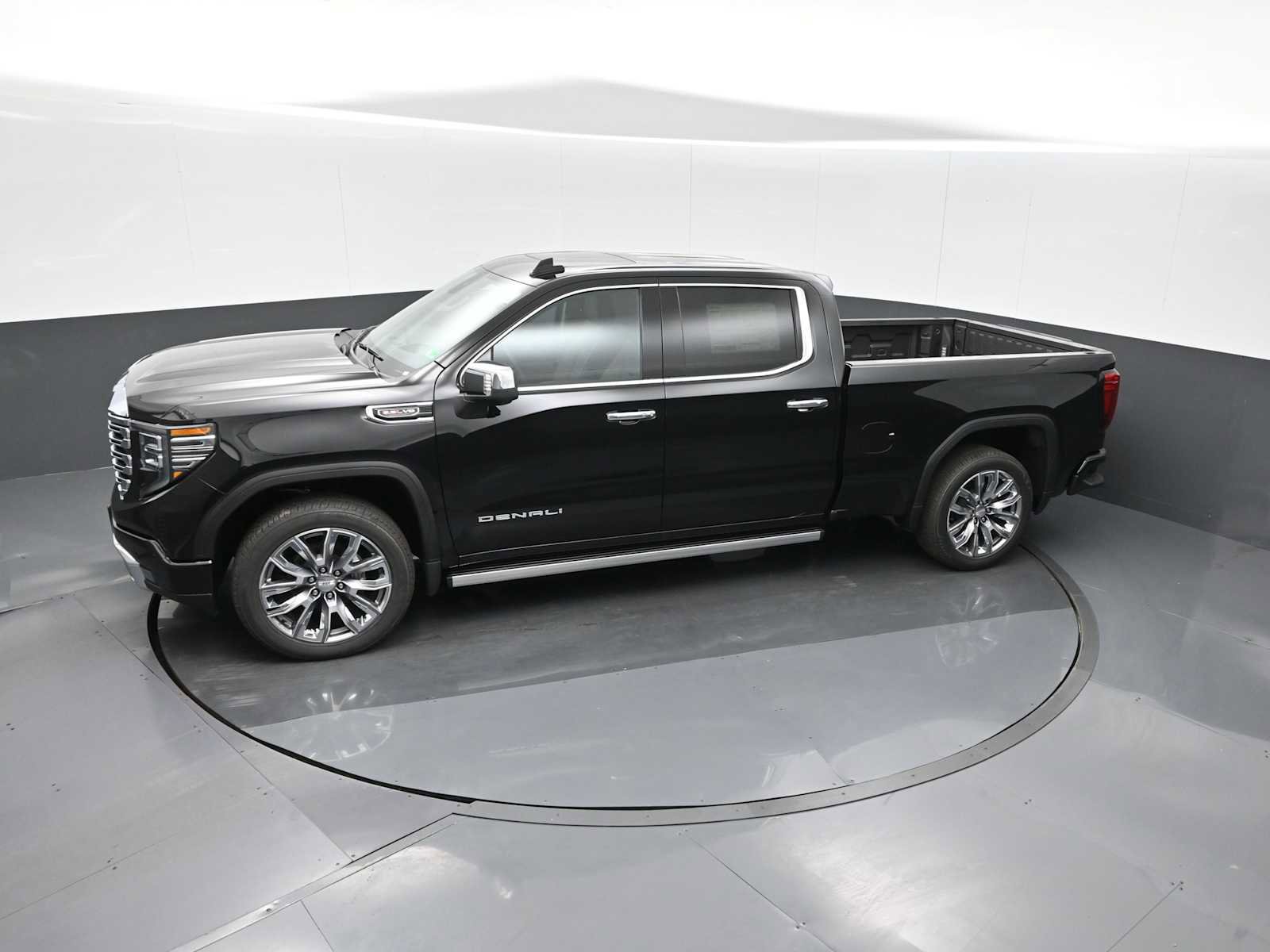 New 2026 GMC Sierra 1500 Denali w/ Denali Reserve Package image 13