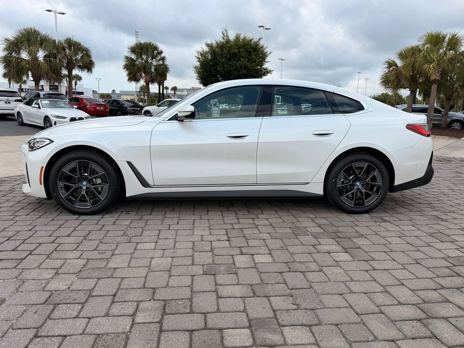 Used 2023 BMW i4 eDrive35 RWD image 12