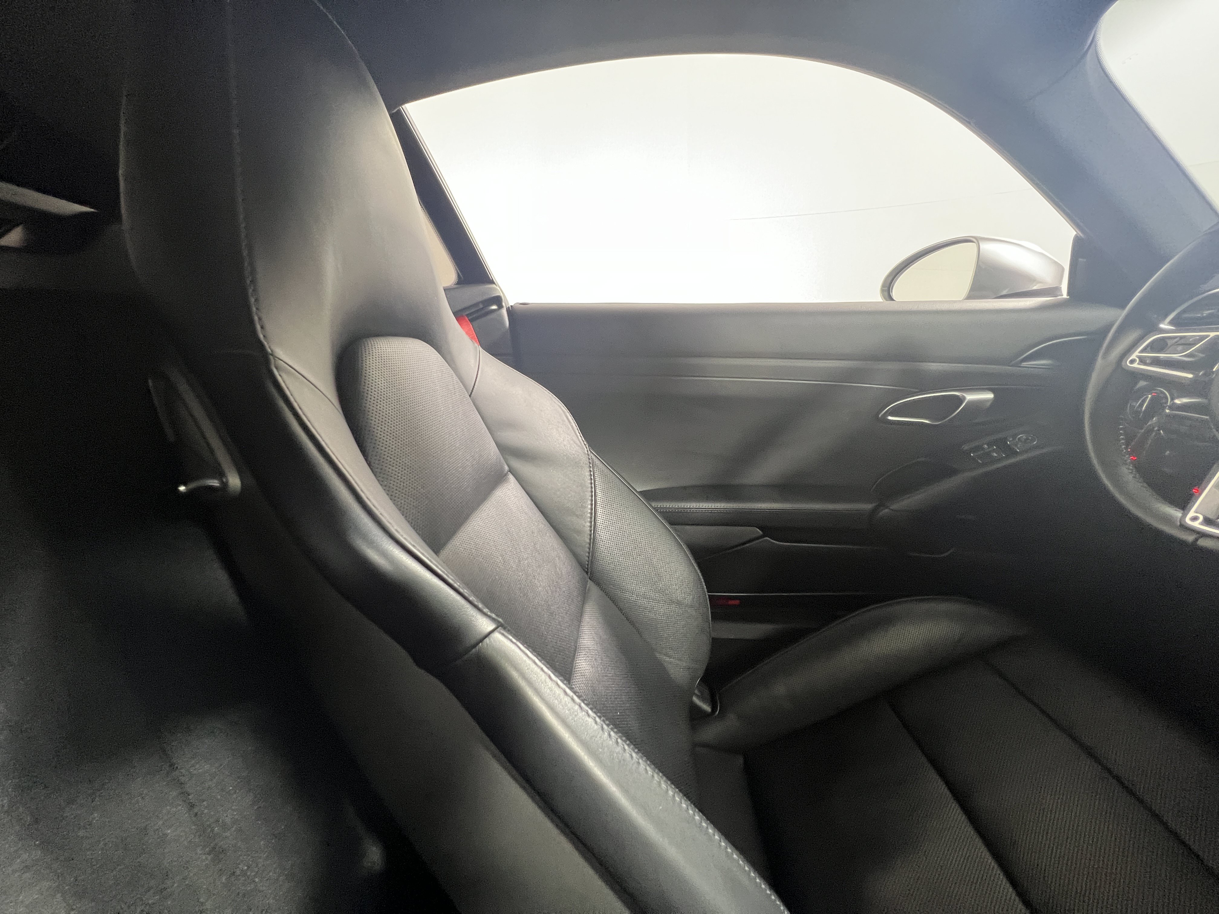 Certified 2018 Porsche 718 Cayman S RWD image 17