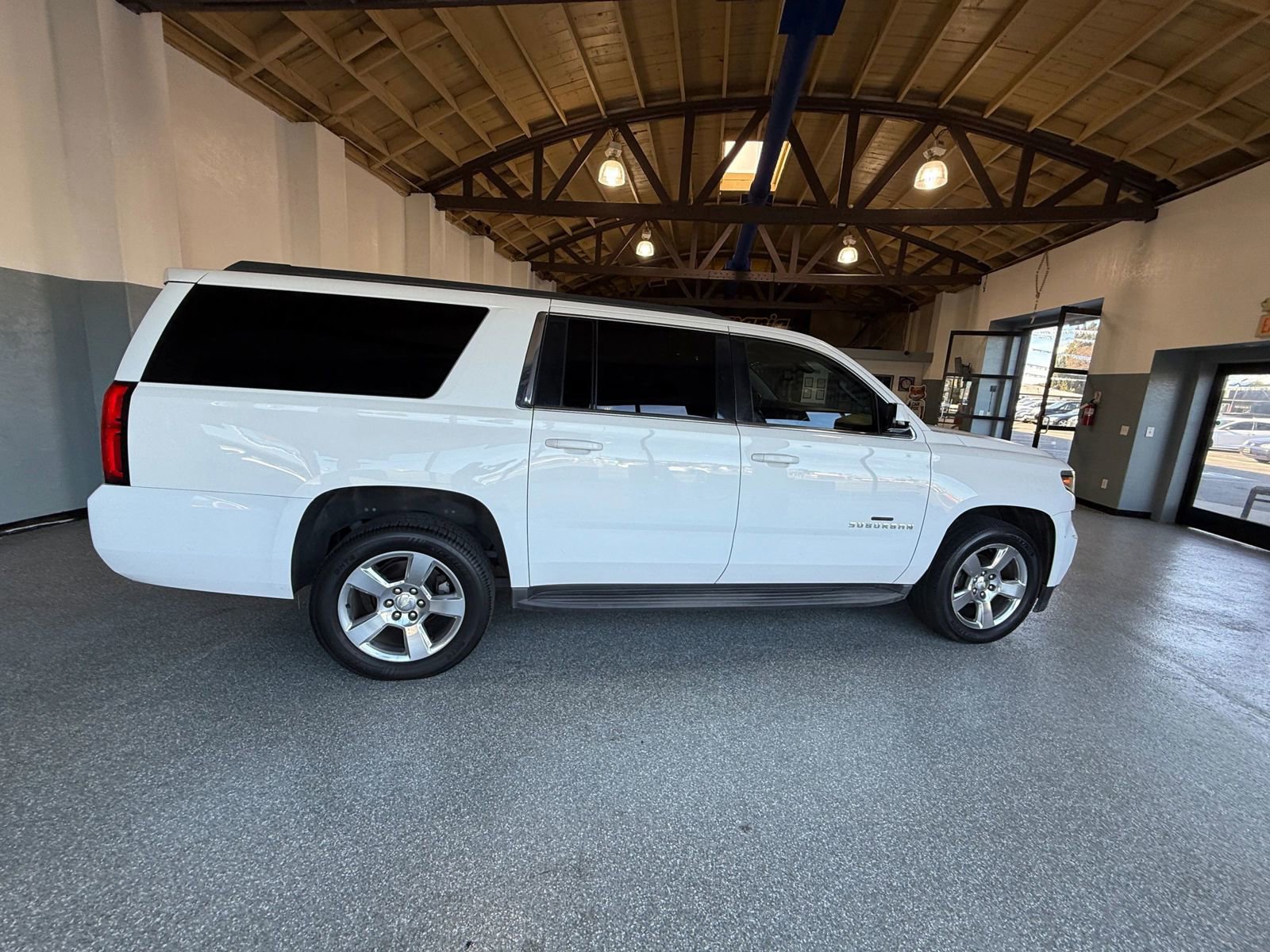 Used 2015 Chevrolet Suburban LS image 8