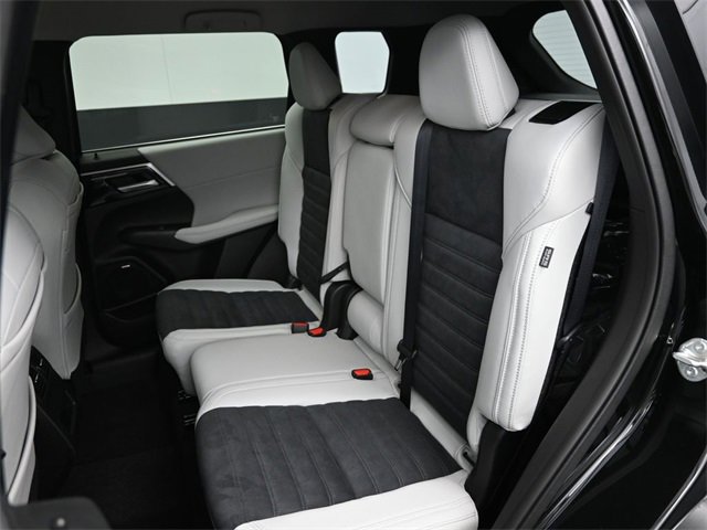 New 2025 Mitsubishi Outlander SE image 10