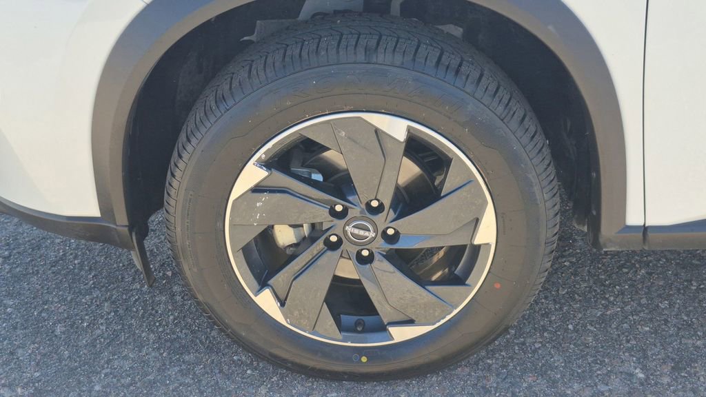 Used 2024 Nissan Rogue SV image 20