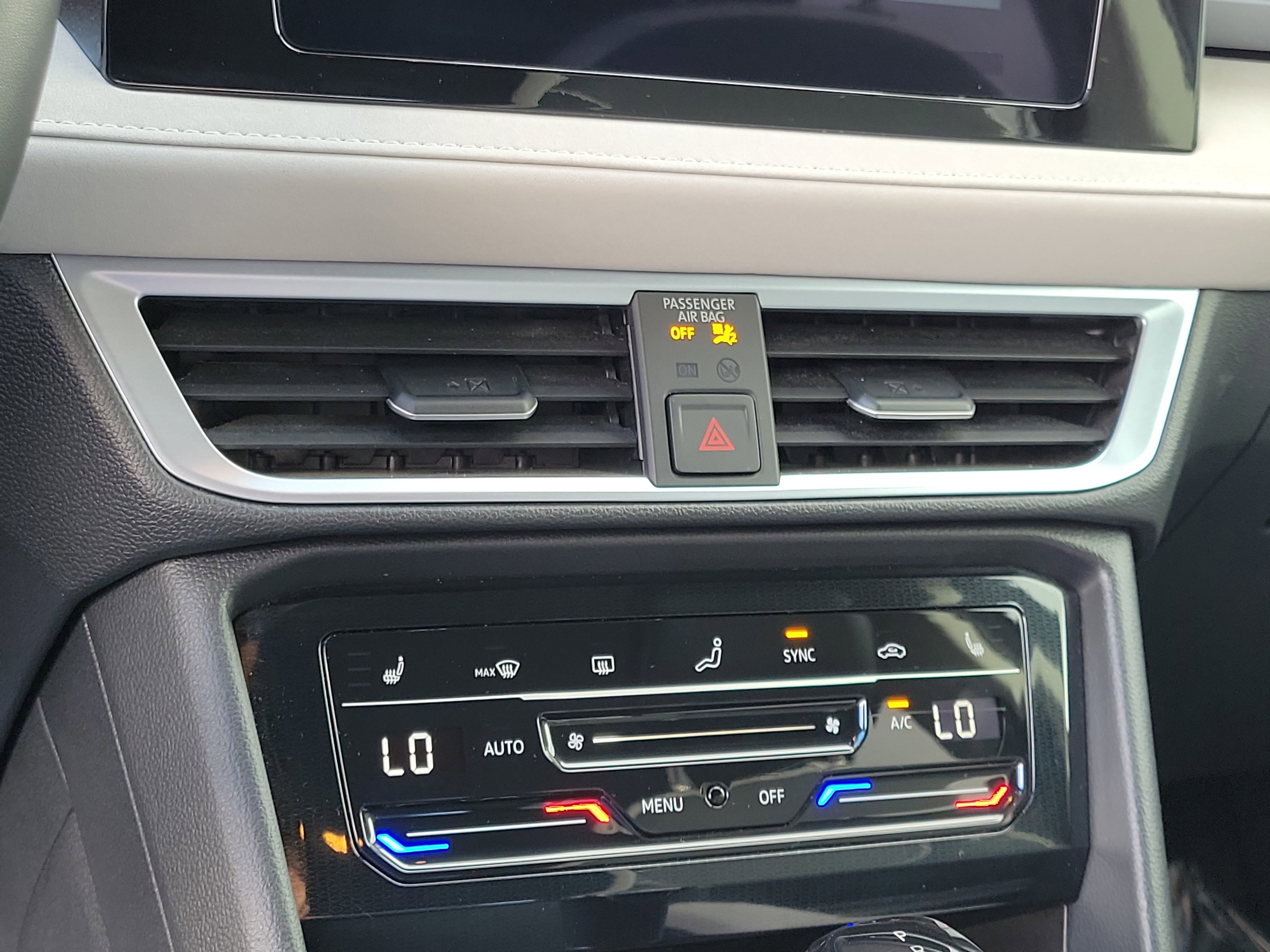 Used 2025 Volkswagen Taos SE image 27