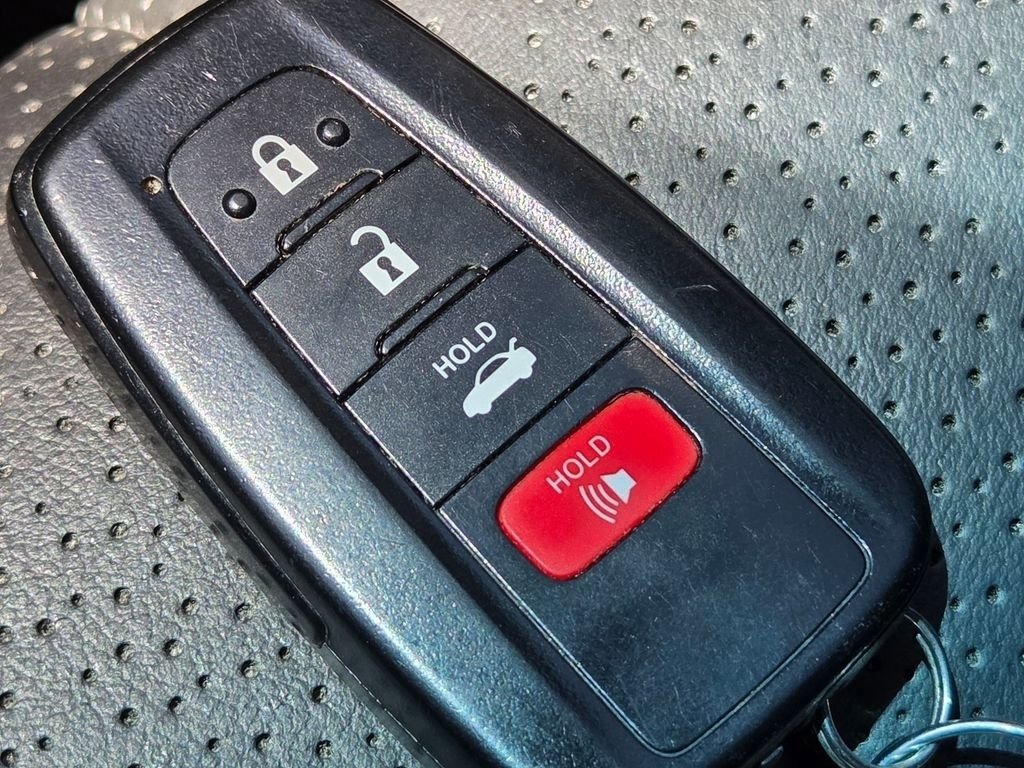 Used 2021 Toyota Avalon Limited w/ Advanced Safety Package FWD image 39