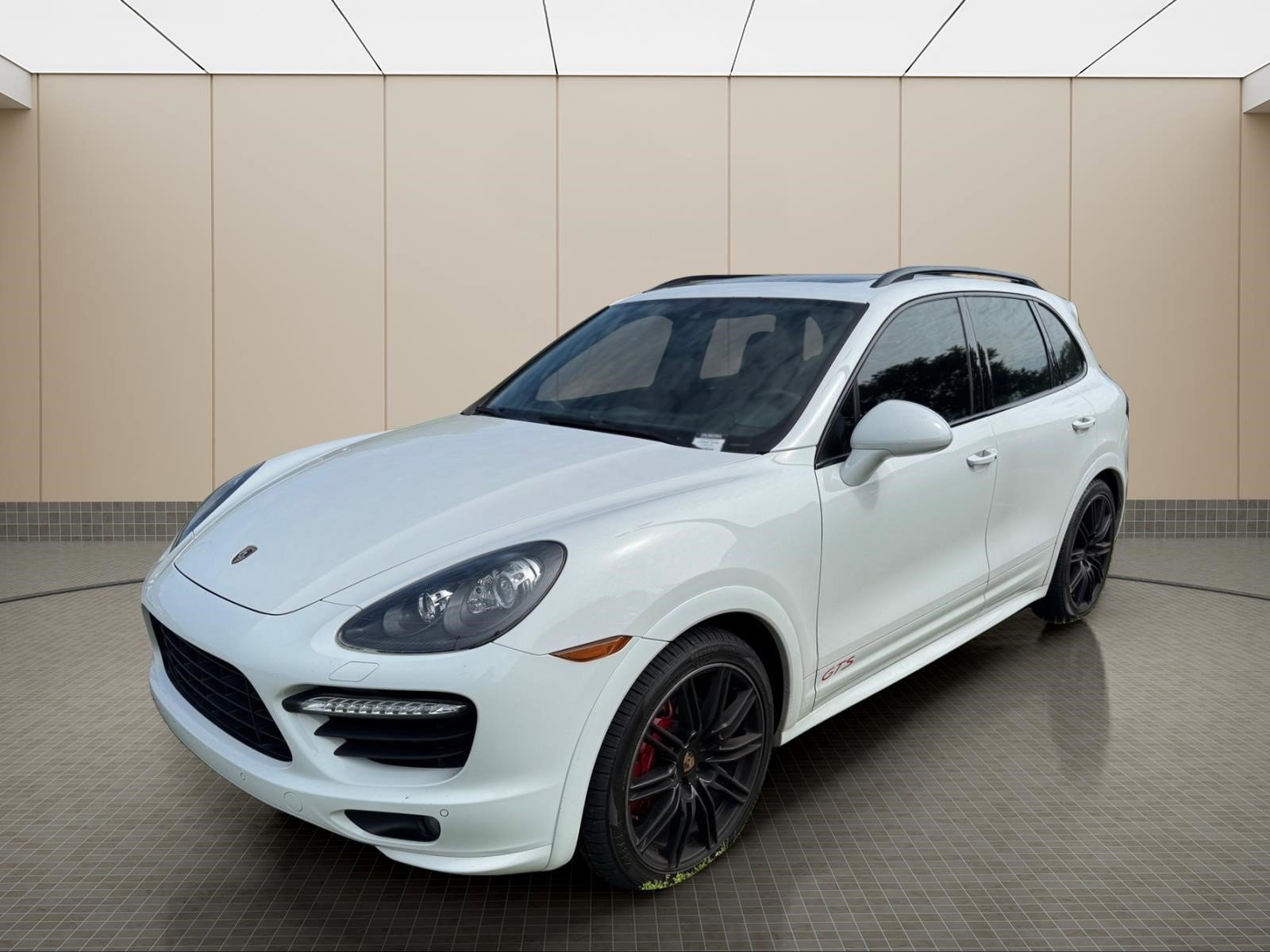Used 2014 Porsche Cayenne GTS AWD/4WD image 2
