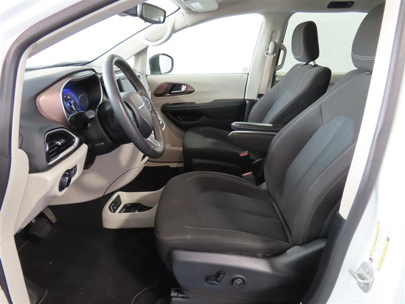Used 2023 Chrysler Voyager LX FWD image 16