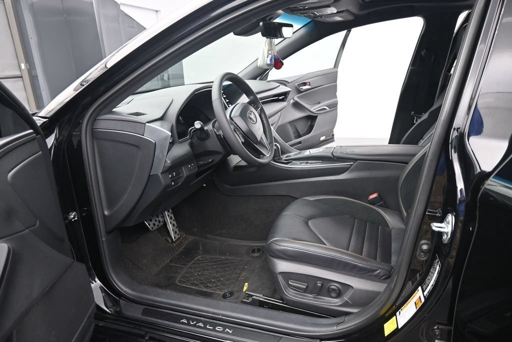 Used 2021 Toyota Avalon XSE FWD image 17