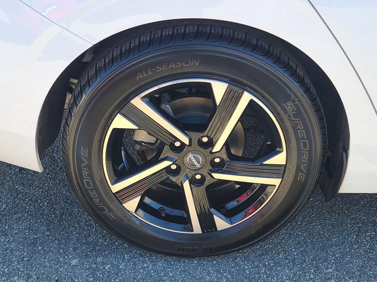 Used 2024 Nissan Sentra SV FWD image 32