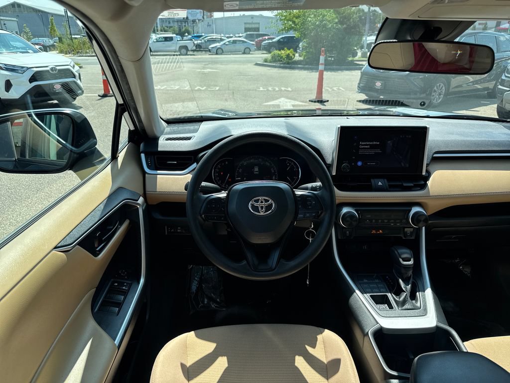 Used 2023 Toyota RAV4 LE AWD/4WD image 12