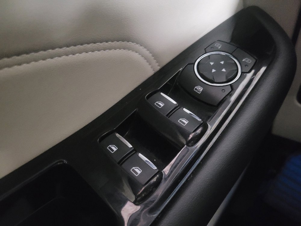 Used 2018 Ford Edge Titanium w/ Equipment Group 302A FWD image 27