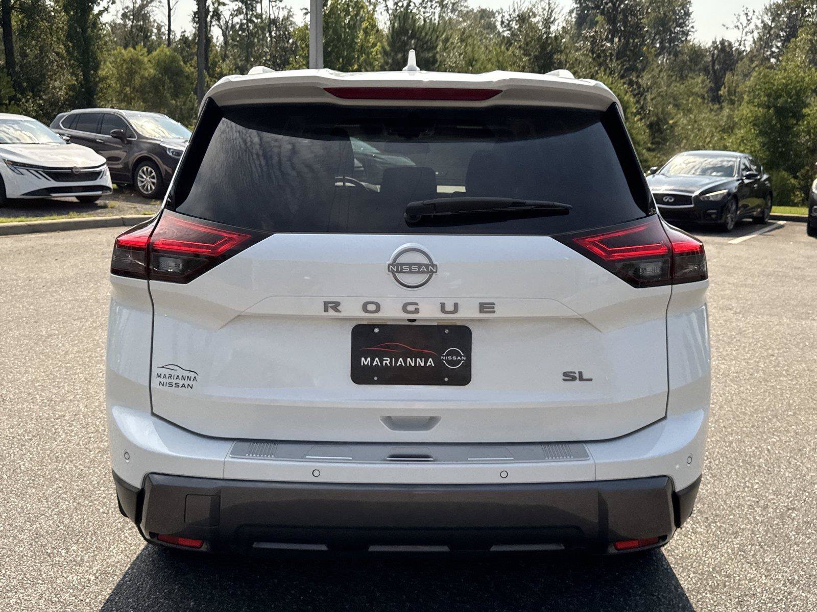 Used 2025 Nissan Rogue SL w/ SL Premium Package FWD image 4