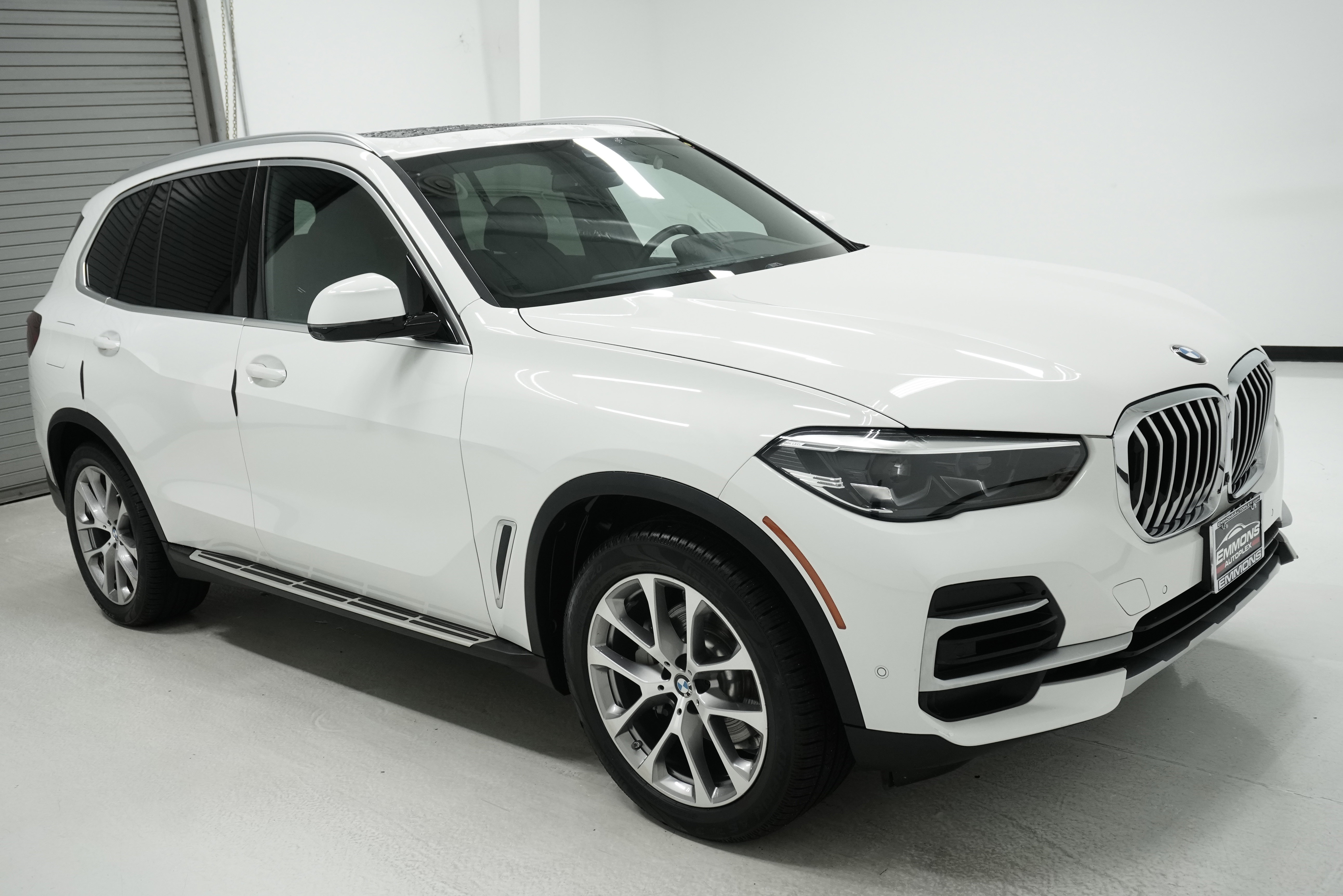 Used 2022 BMW X5 sDrive40i w/ Parking Assistance Package image 3