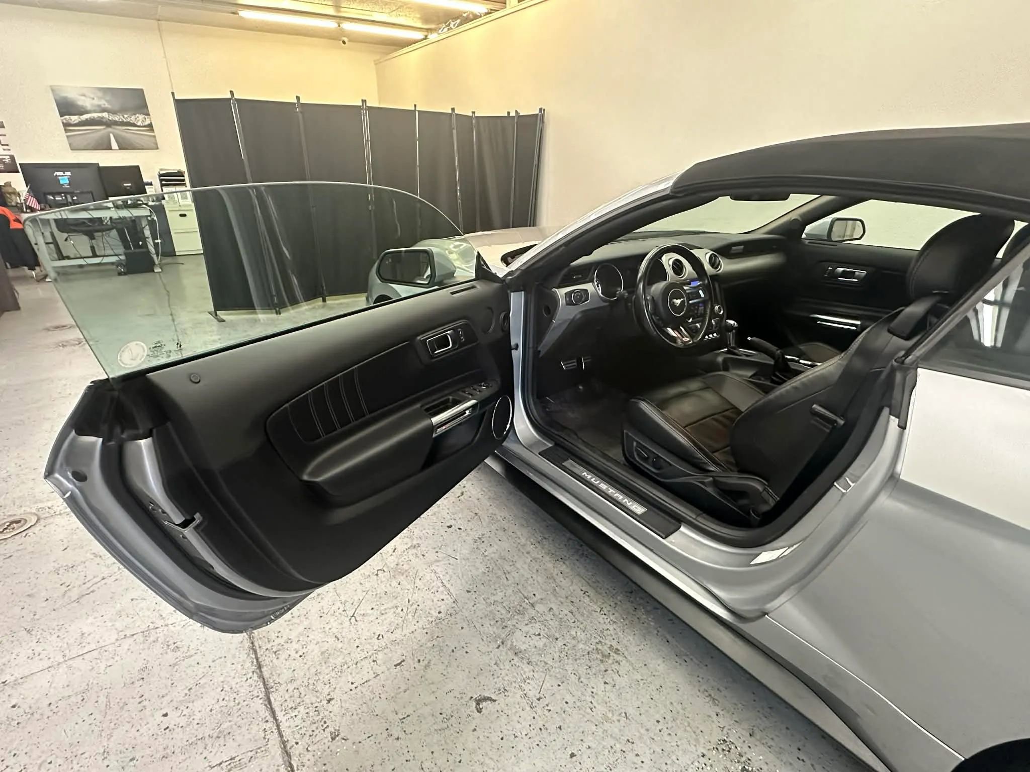 Used 2022 Ford Mustang Premium RWD image 33