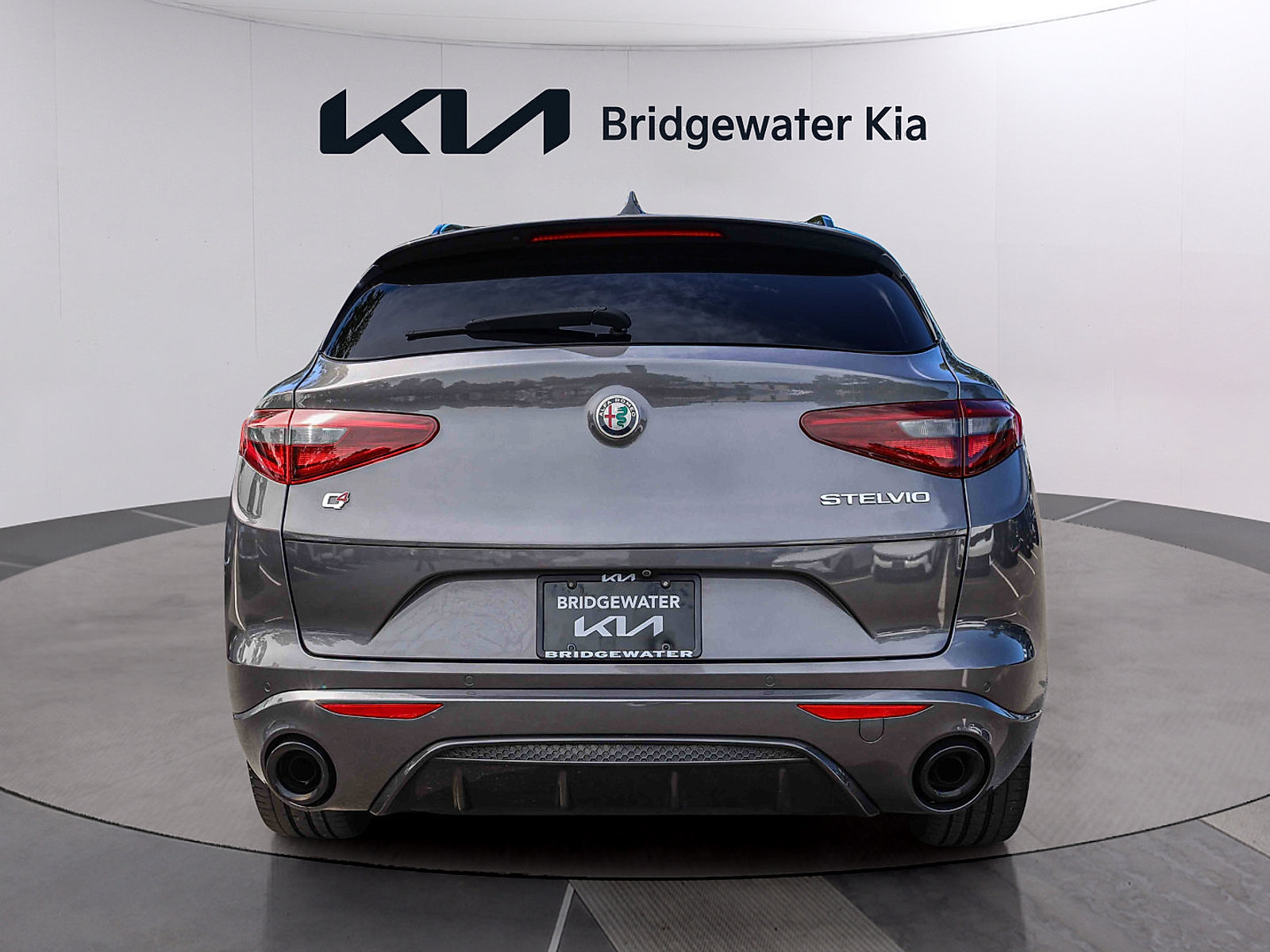 Used 2023 Alfa Romeo Stelvio Veloce AWD/4WD image 5