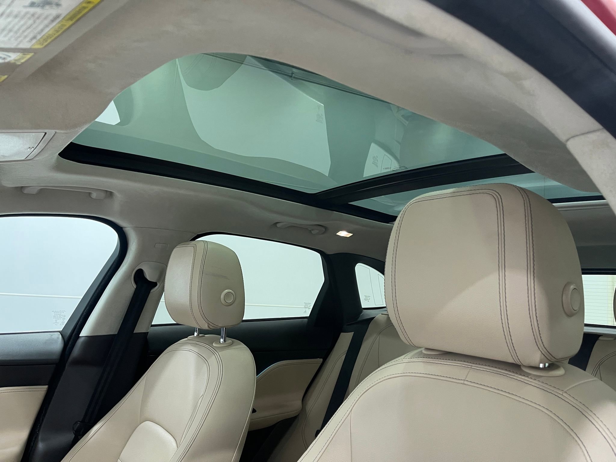 Used 2019 Jaguar F-PACE Prestige image 12