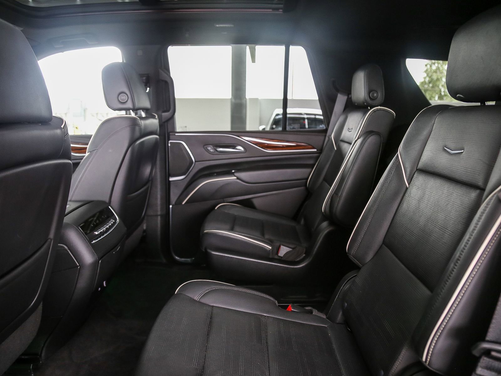 Used 2022 Cadillac Escalade Premium Luxury RWD image 20