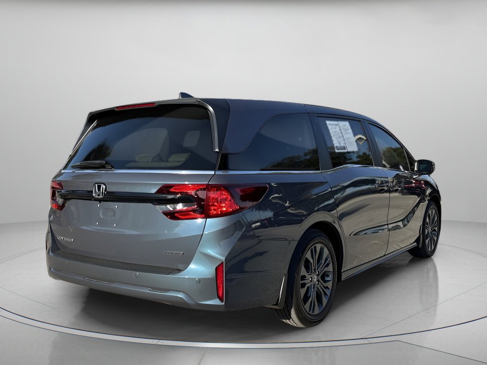 Used 2025 Honda Odyssey Touring image 3