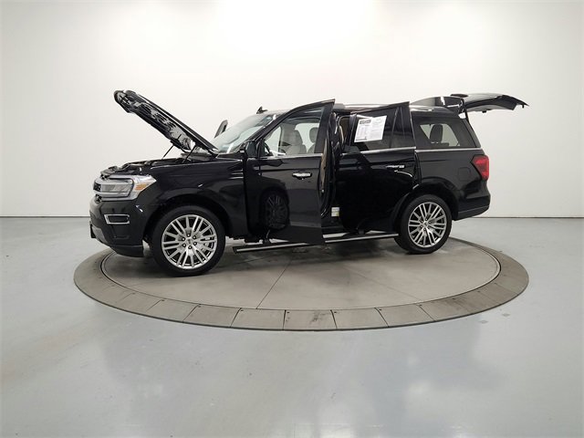 Used 2024 Ford Expedition Limited image 12