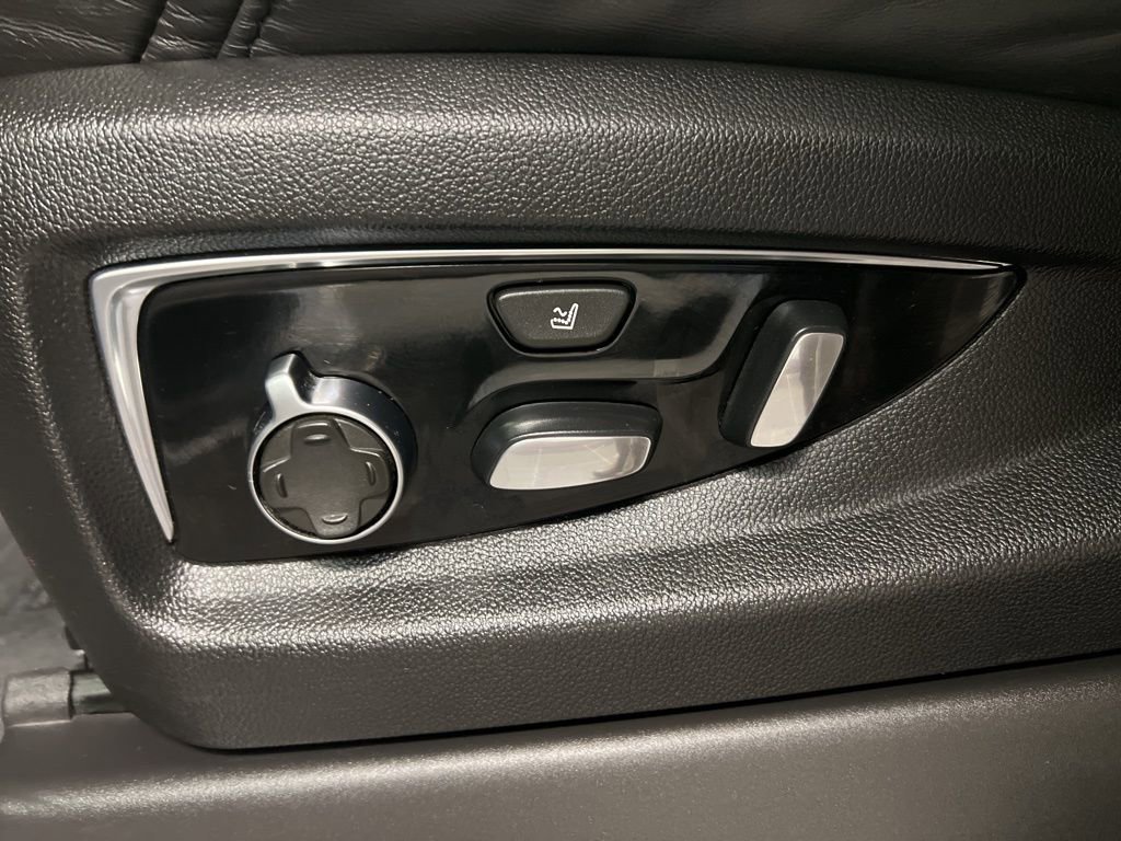 Used 2018 Cadillac Escalade ESV Platinum AWD/4WD image 33