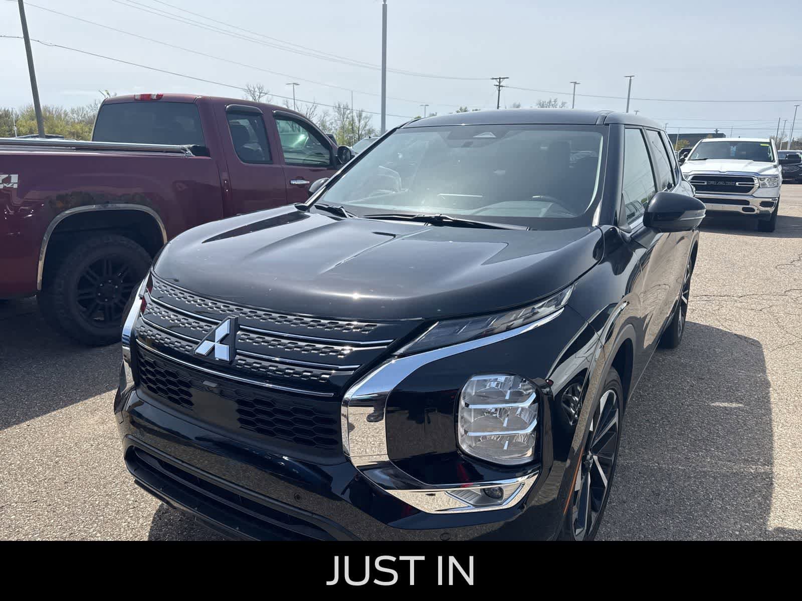 Used 2024 Mitsubishi Outlander SE AWD/4WD image 1