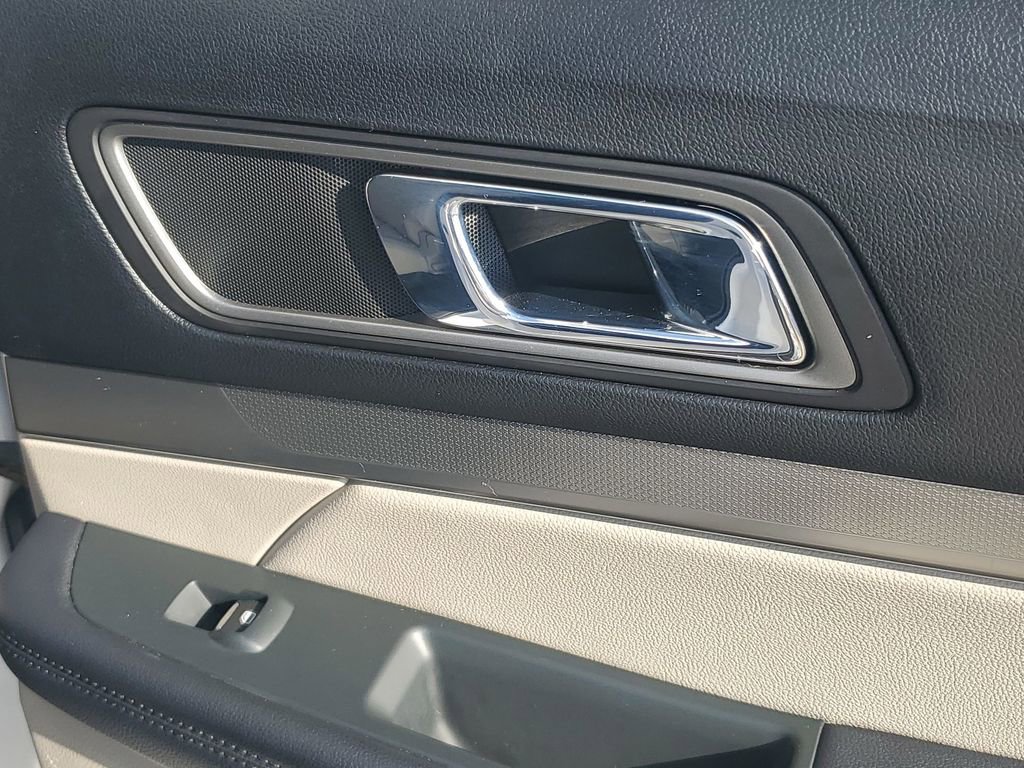 Used 2018 Ford Explorer XLT w/ Equipment Group 202A image 48