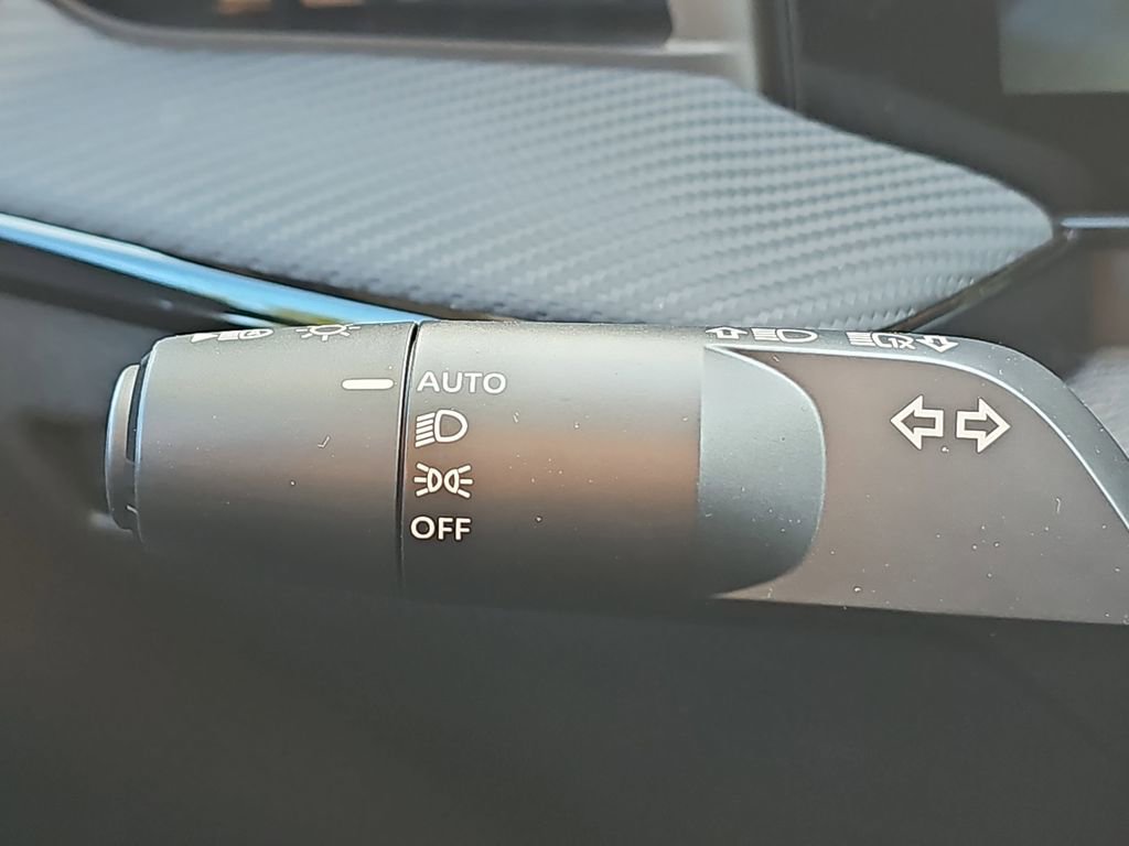 New 2026 Nissan Kicks SR FWD image 29