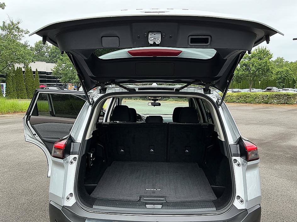 Certified 2023 Nissan Rogue SV FWD image 24