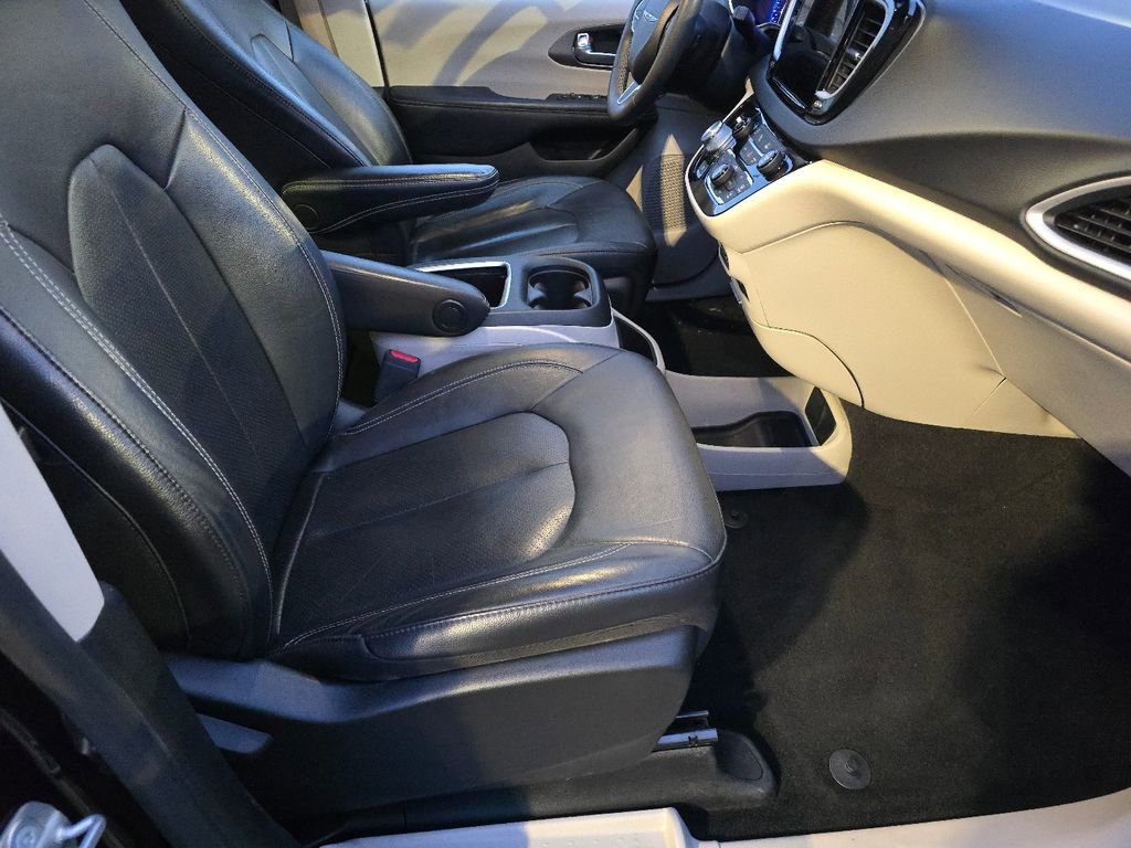 Used 2022 Chrysler Pacifica Touring-L image 22