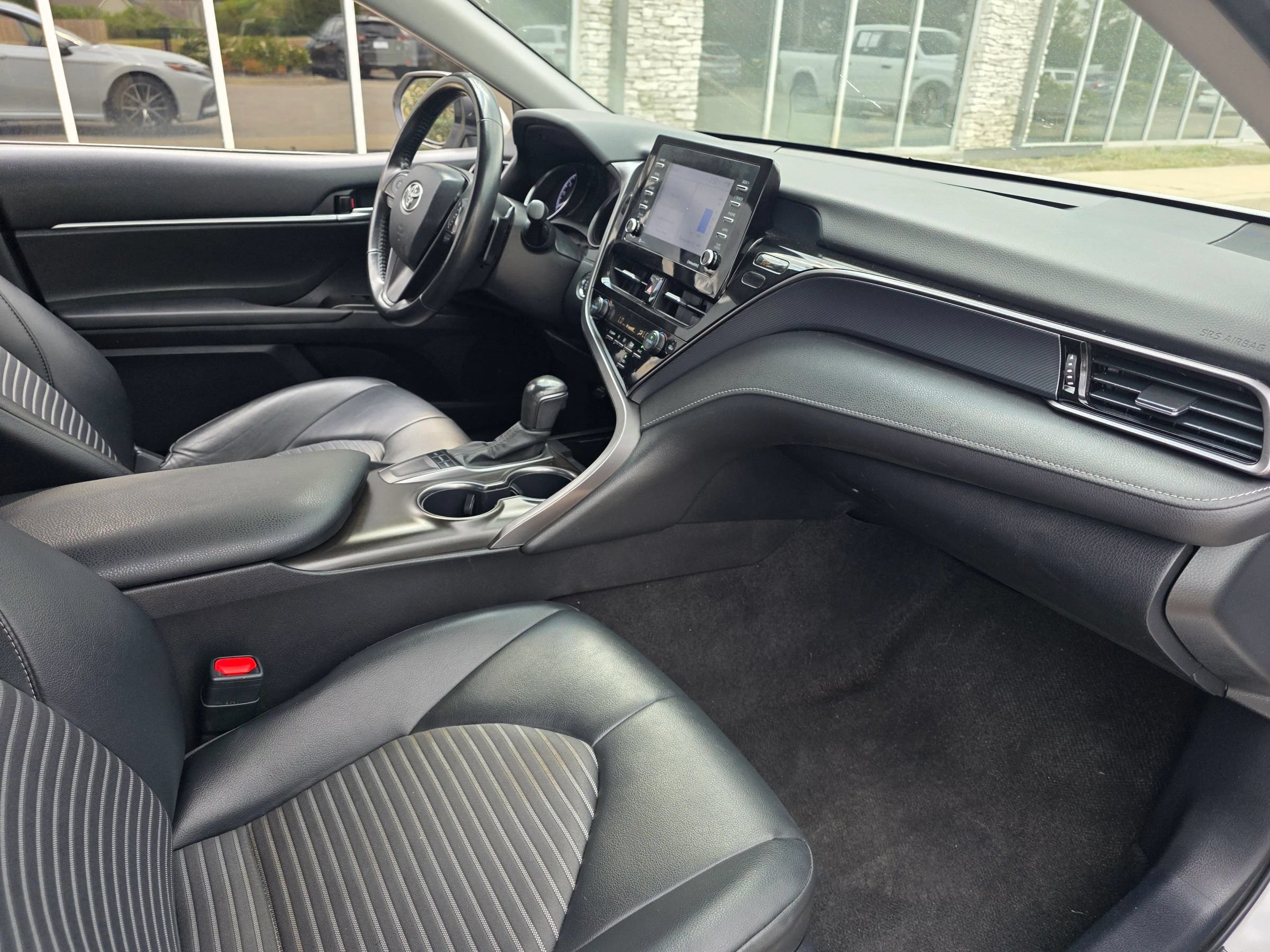 Used 2024 Toyota Camry SE w/ Convenience Package FWD image 6