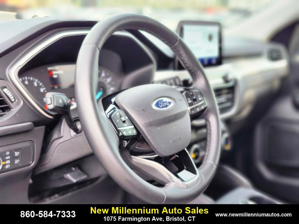 Used 2022 Ford Escape SE w/ Cold Weather Package image 18