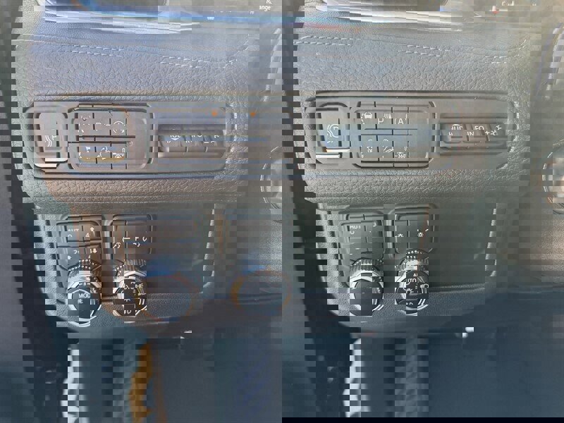 Used 2023 GMC Yukon XL Denali image 32