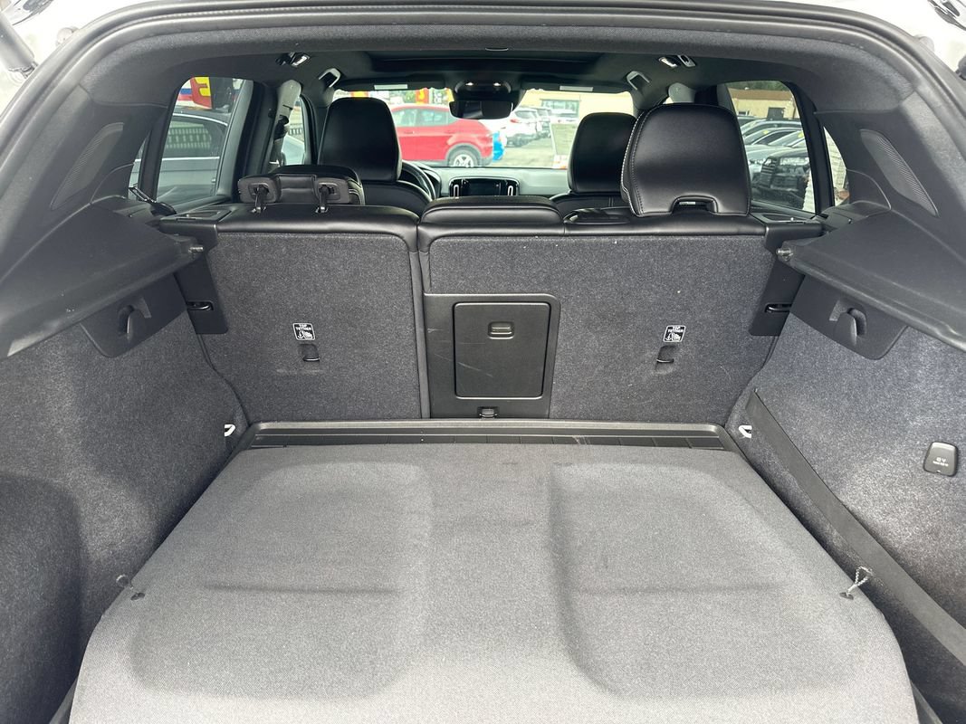 Used 2019 Volvo XC40 T5 R-Design AWD/4WD image 30
