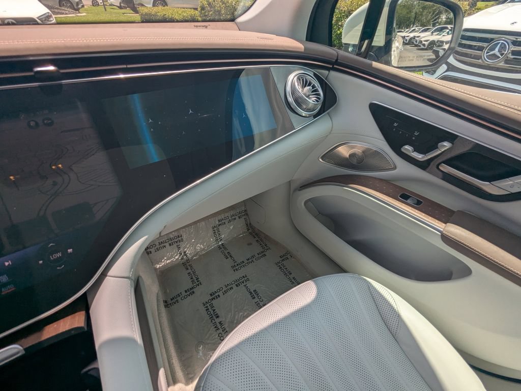Certified 2023 Mercedes-Benz EQS 580 4MATIC SUV image 4