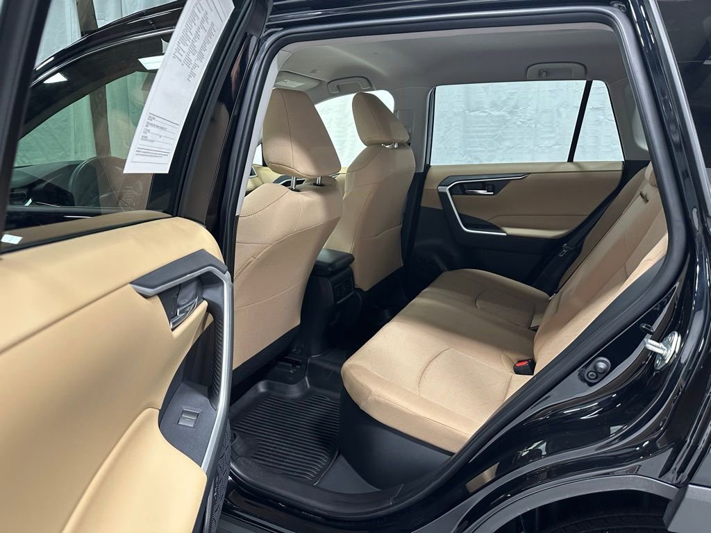 Used 2025 Toyota RAV4 XLE image 44